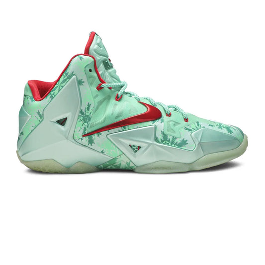 LeBron 11 'Christmas' (2013)