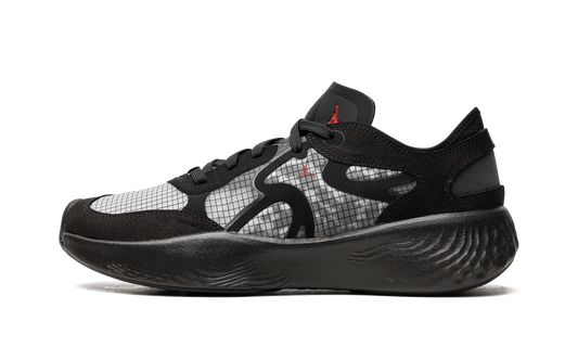 Delta 3 Low "Black Anthracite" DN2647 060